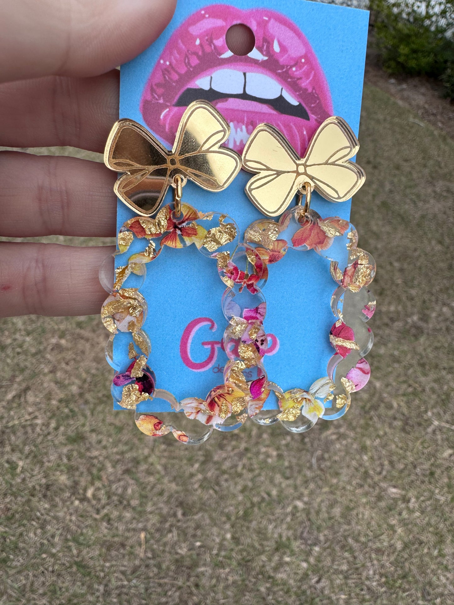 Scallop Bows